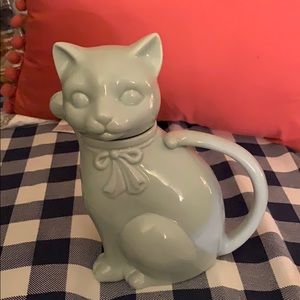 White porcelain cat teapot/creamer